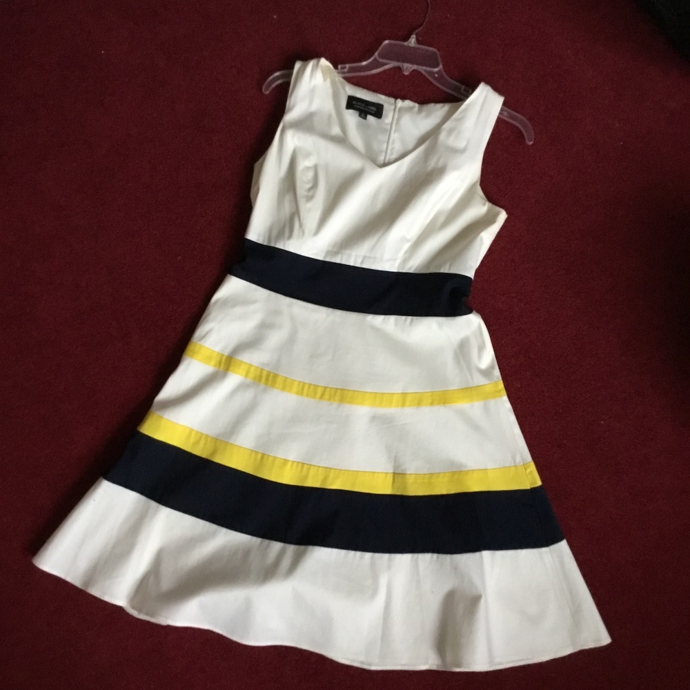 Black Label Dress. Size 12 white, navy and yellow